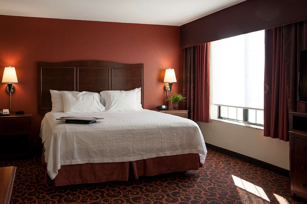 Hampton Inn & Suites Aberdeen - photo 7