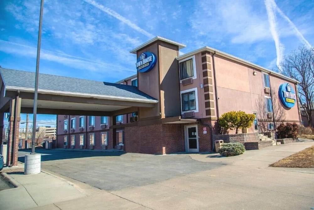 Town House Extended Stay Hotel Downtown - photo 43
