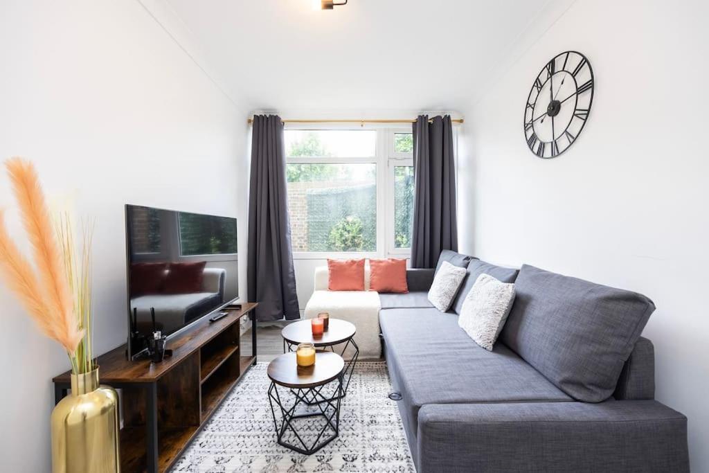 Spacious 2br Gem Close To Clapham Junction - last minute hotel in London