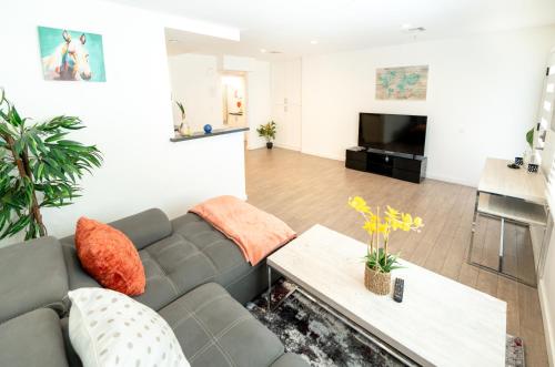 Modern One Bedroom in Koreatown Close to Downtown LA with Private Parking — 4-Star Luxury Hotel in Los Angeles, United States