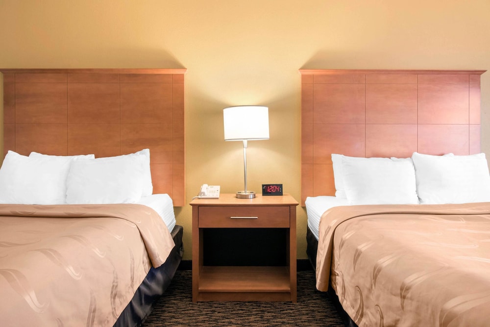 University Hotel & Suites Shippensburg Trademark by Wyndham - photo 9