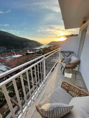 Beautiful apartment with balcony & sea view
