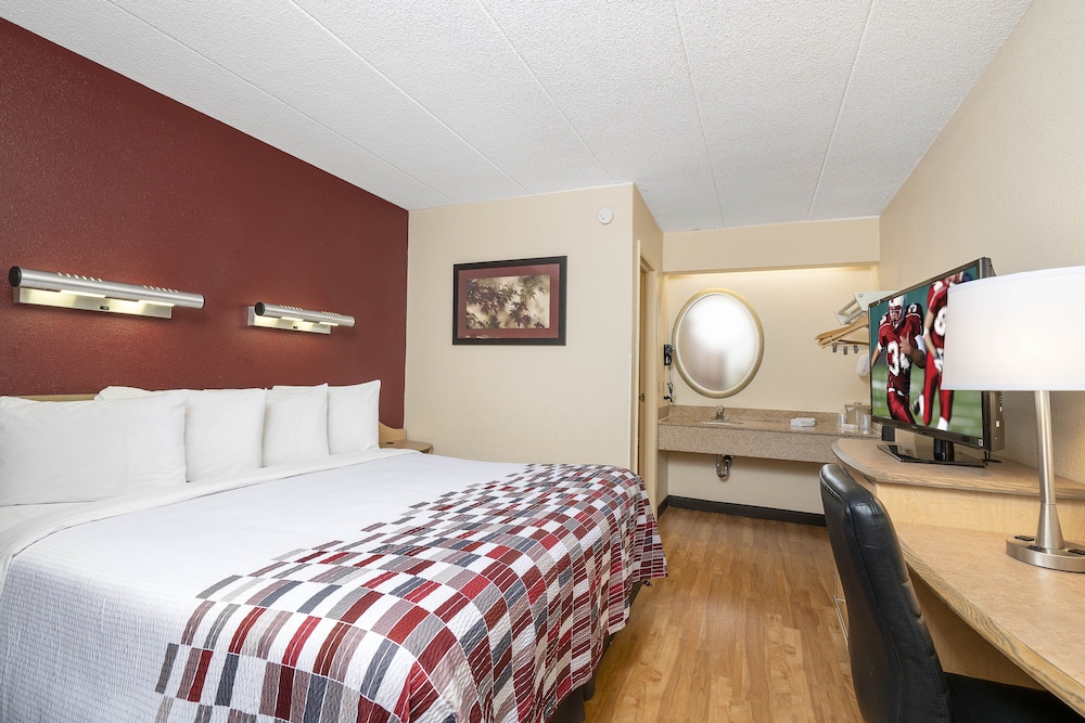 Red Roof Inn Detroit Roseville St Clair Shores - photo 6