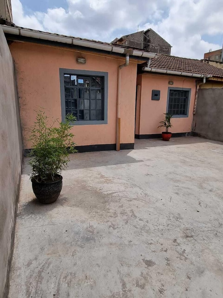 Lux Suites 2 Bedroom Donholm Bungalow