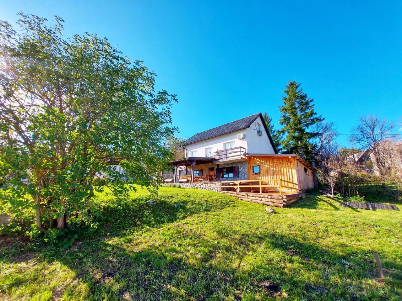 Peter's Pine Cottage — 4-Star Luxury Hotel in Korenica, Croatia