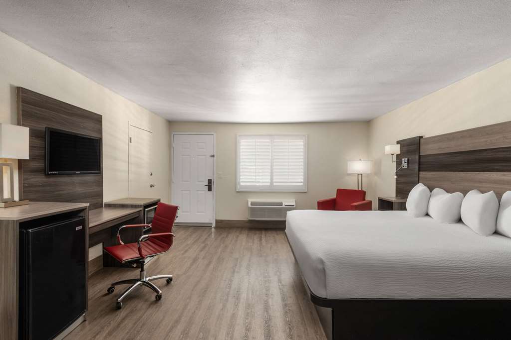Ramada by Wyndham Kingman - photo 17