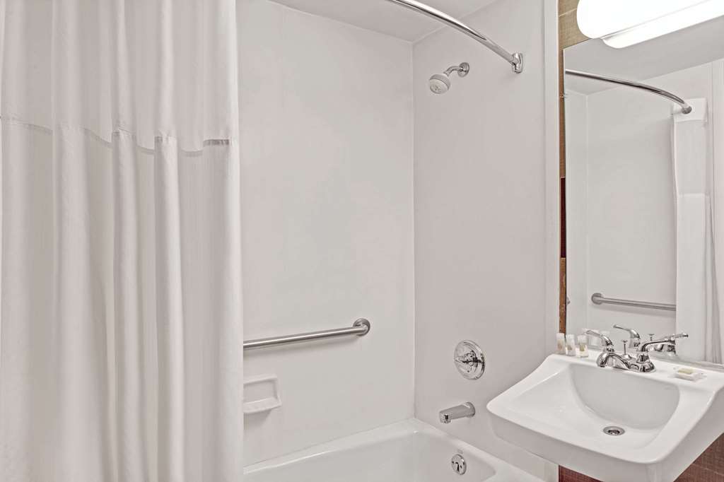 Days Inn by Wyndham Brooklyn - photo 7