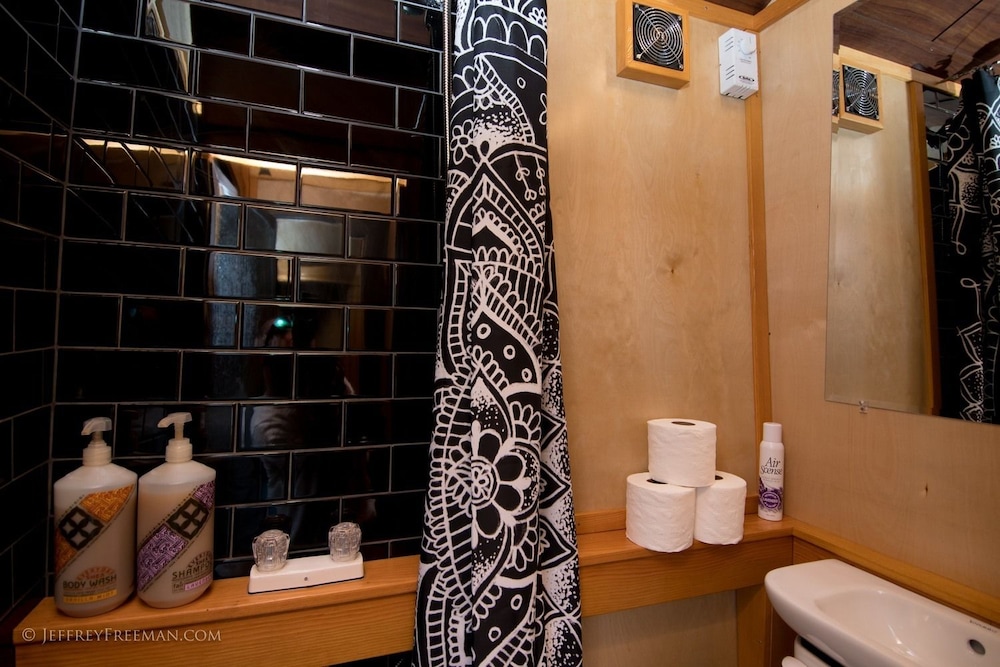Caravan The Tiny House Hotel - photo 43