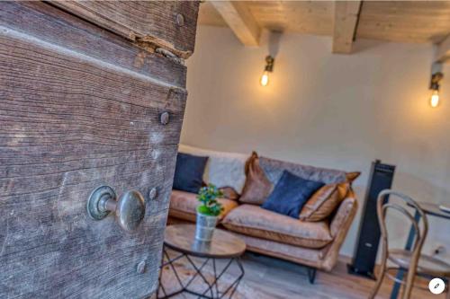 Mazot Savoyard Situe A 25 Kms De Chamonix — Saint Gervais Les Bains