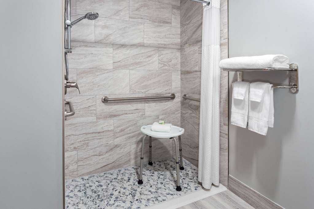 Super 8 by Wyndham Eagle River - photo 33