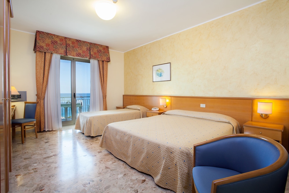 Hotel La Tonnara — 4-Star Luxury Hotel in Amantea, Italy