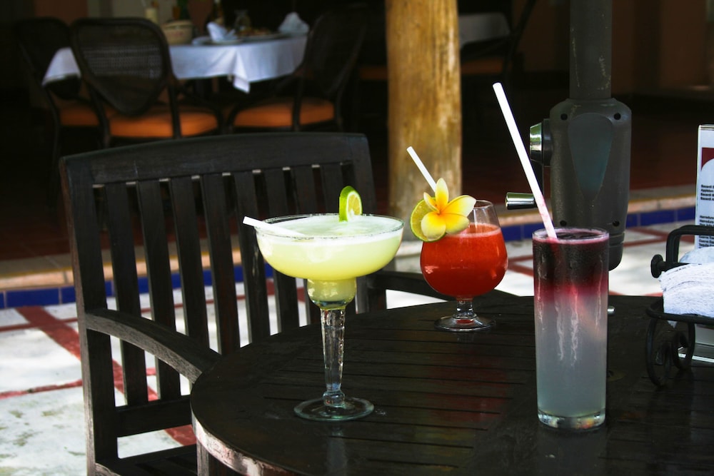 Poolside bar
