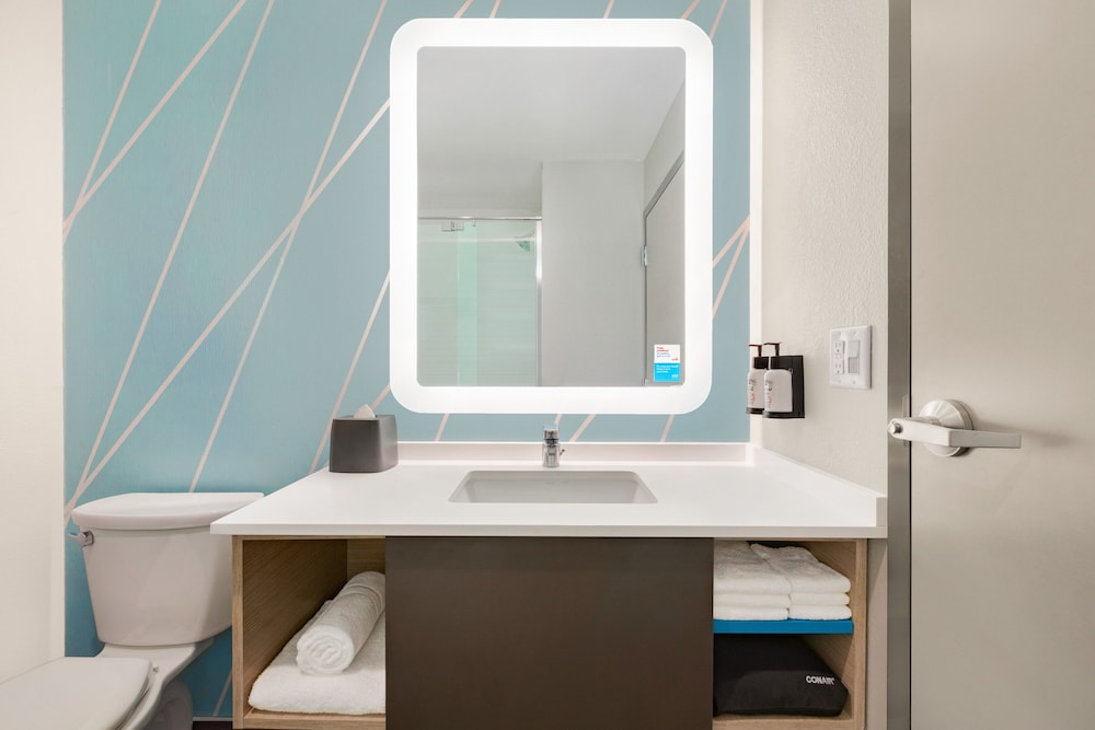 avid hotel Oklahoma City Airport by IHG - photo 12