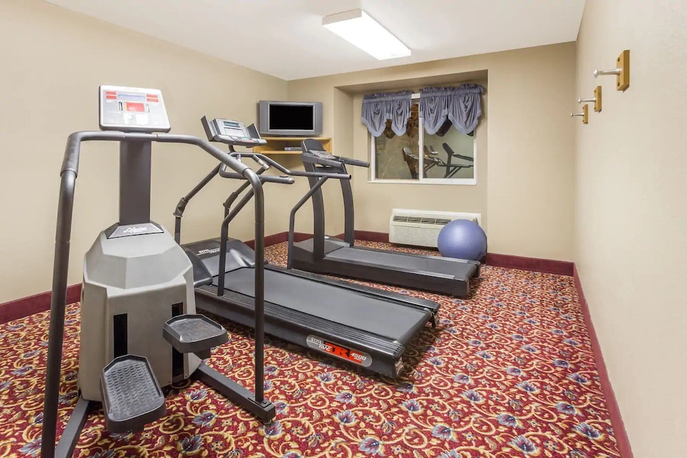 Brush inn and Suites - photo 10