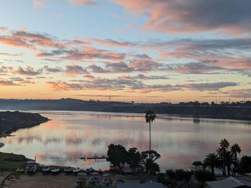 Water Views on Every Floor for this multi Holiday Home Walk to the Beach — 4-Star Luxury Hotel in Carlsbad, United States