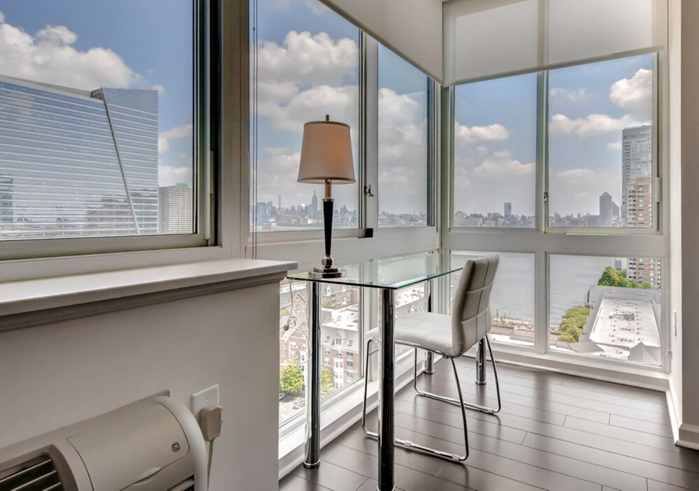 Global Luxury Suites at Newport - photo 43