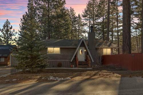 Beartime Story — 4-Star Luxury Hotel in Big Bear City, United States