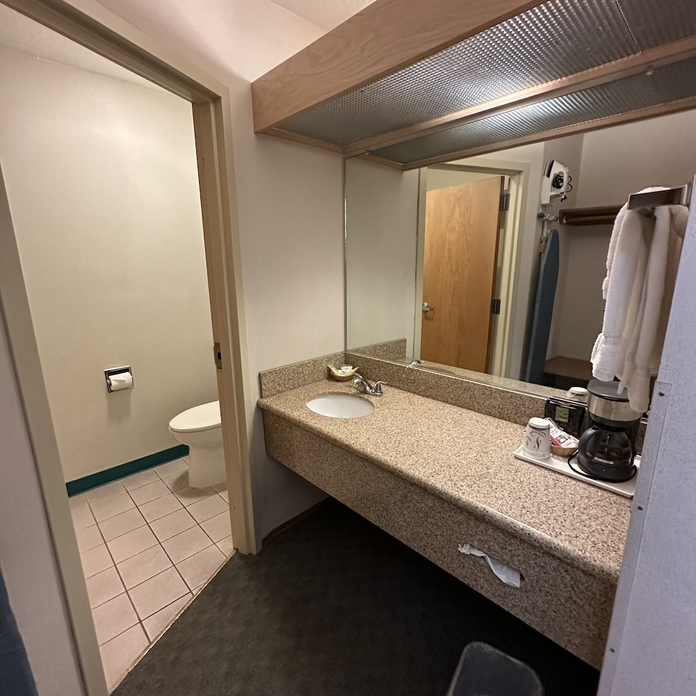 Timberland Inn & Suites - photo 82