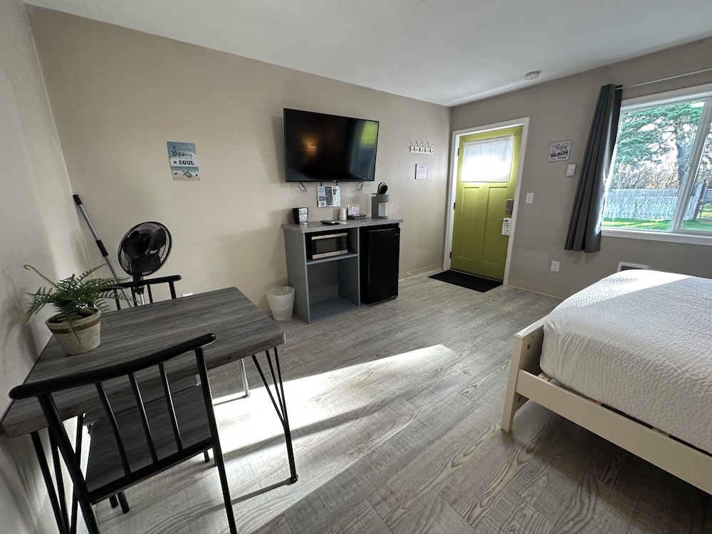 The Coastal Inn and Suites - photo 57