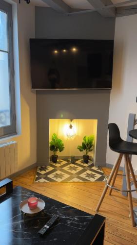 Le Gris Metal T2 Duplex Centre Ville Historique in Bourges, France