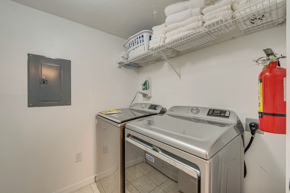9 Mi to Disney Resort Getaway with Private Patio - photo 7
