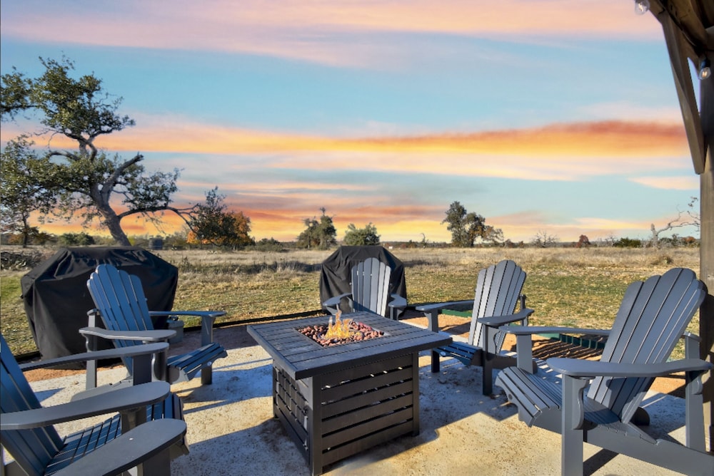 The Windmill breathtaking Hill Country Views — hotel in Harper