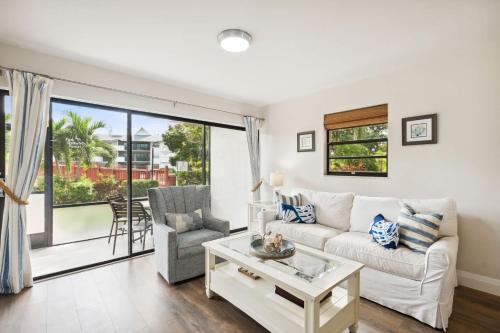 End Unit Renovated Resort Views and Close to the Lobby in Naples, United States