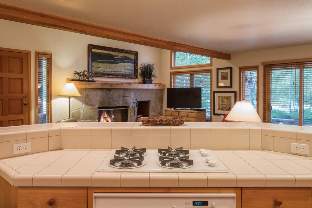Abode in Deer Lake Village at Deer Valley - photo 9