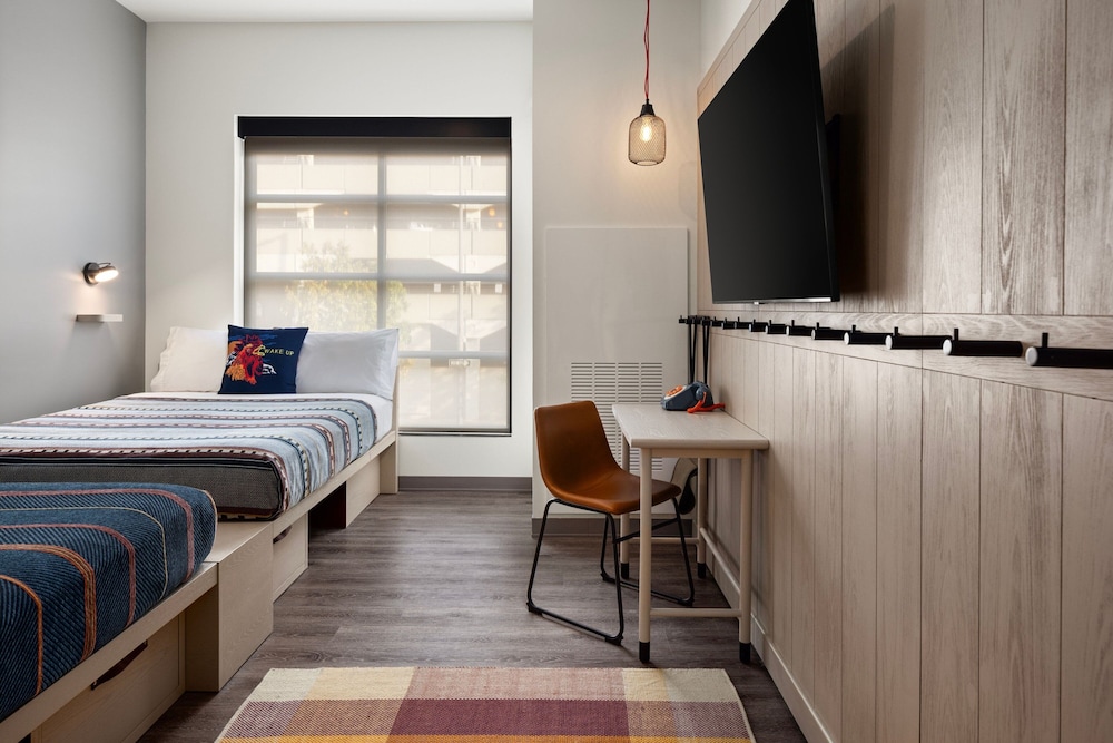 Moxy Omaha Downtown - photo 11