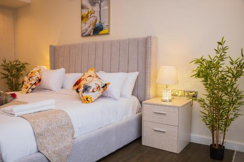 Stylish James Westland Place O72I95O3I9