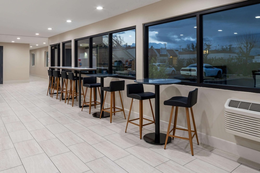 Ramada by Wyndham Modesto Yosemite Area - photo 38