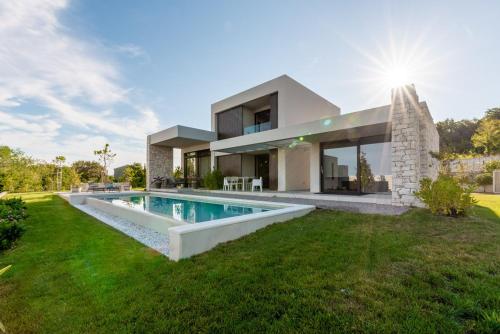 Villa Adoral for 6 people near Labin Rabac modern villa with heated swimming pool — 4-Star Luxury Hotel in Labin, Croatia