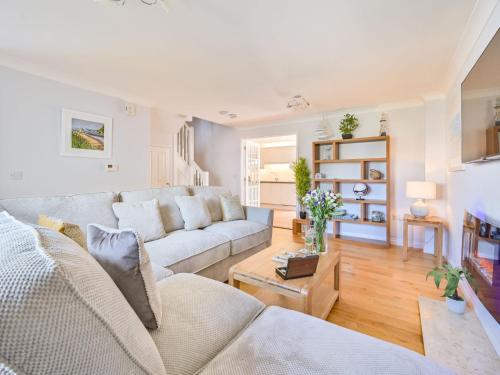 Holiday Home Sea Breeze by Interhome — 4-Star Luxury Hotel in St Austell, United Kingdom