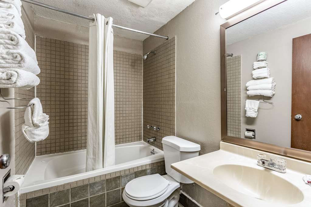 Rodeway Inn Farmington - photo 10