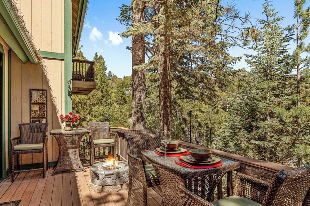 Sutter Ln by Avantstay Beautifully Remodeled Kitchen 4cabin chic Bedrooms - featured photo
