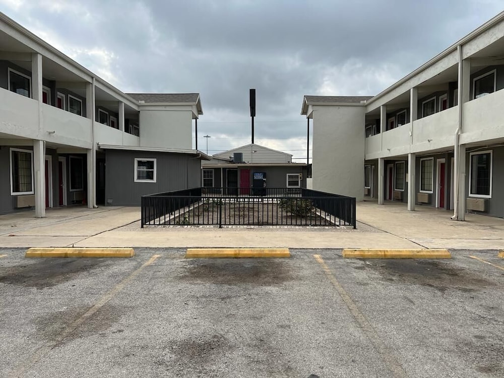 Travel Inn Lackland Seaworld - photo 12