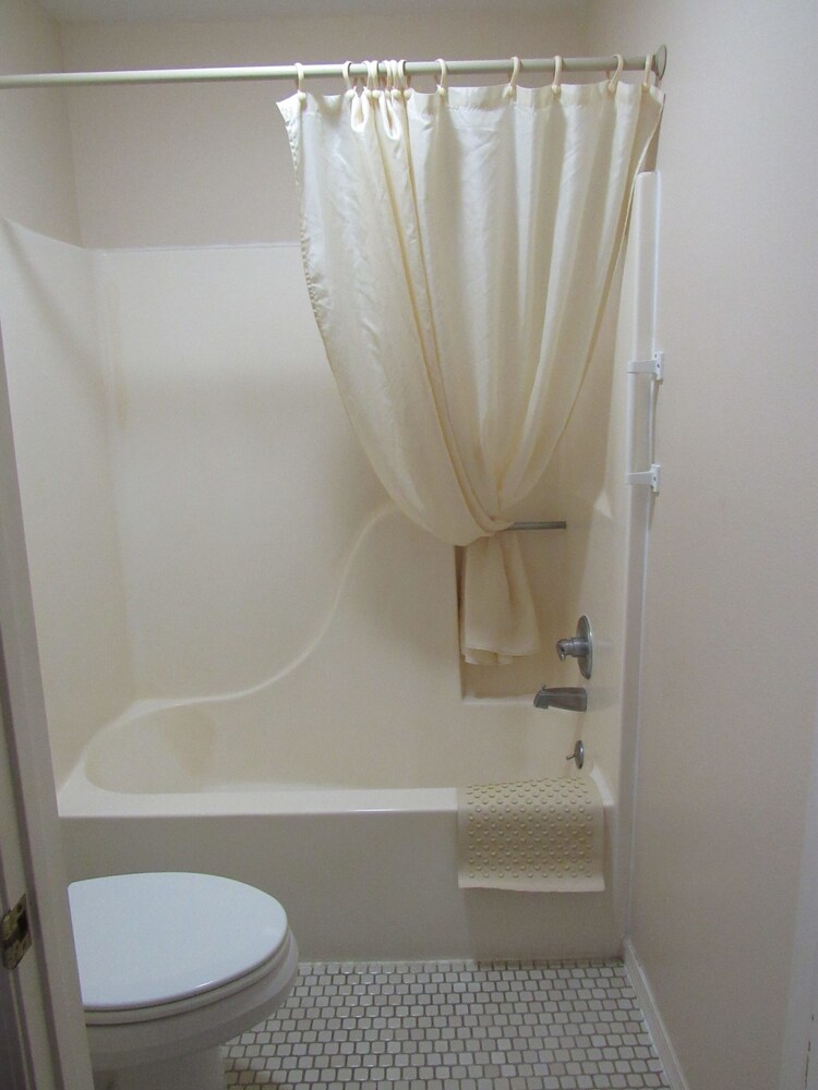Meadowlark Inn Bridgeport - photo 8
