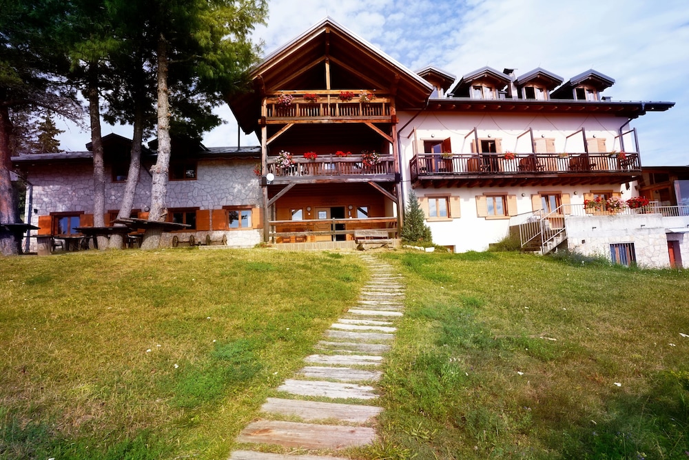 Rifugio Predaia ai Todesci Predaia pet-friendly hotel Tres