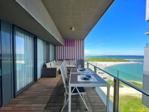 Luxury beachfront apt quite area 100 sqm — 4-Star Luxury Hotel in Constanta, Romania