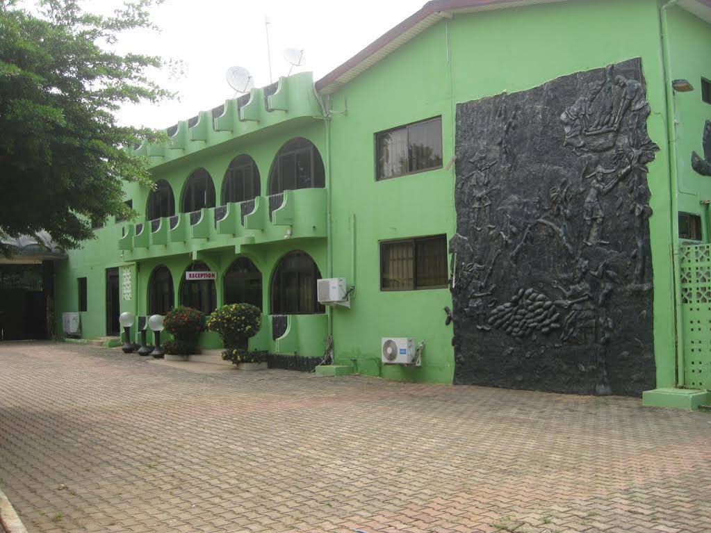 Airport Side Hotel