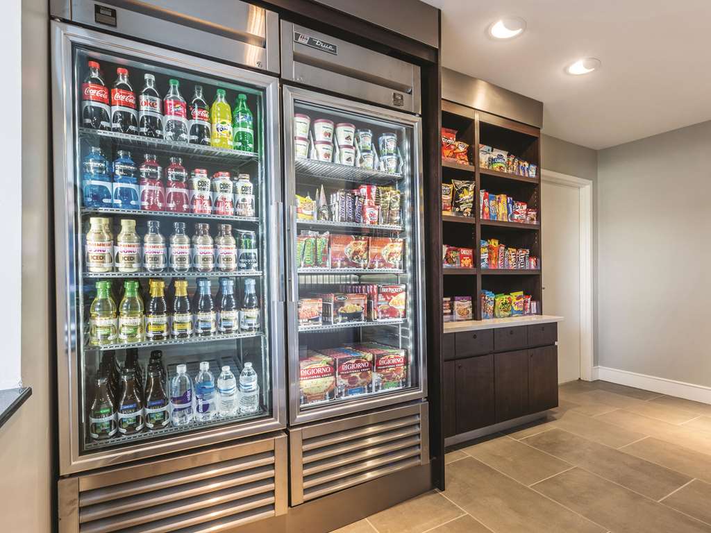 La Quinta Inn & Suites by Wyndham Atlanta Midtown Buckhead - photo 35