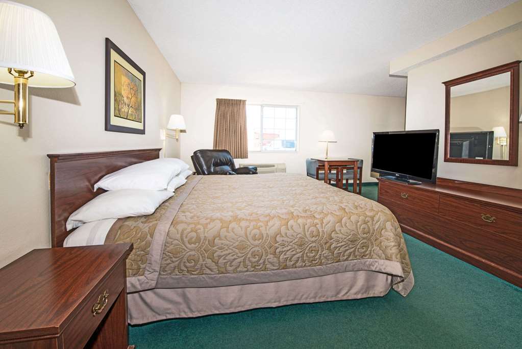 Super 8 by Wyndham Richmond - photo 10