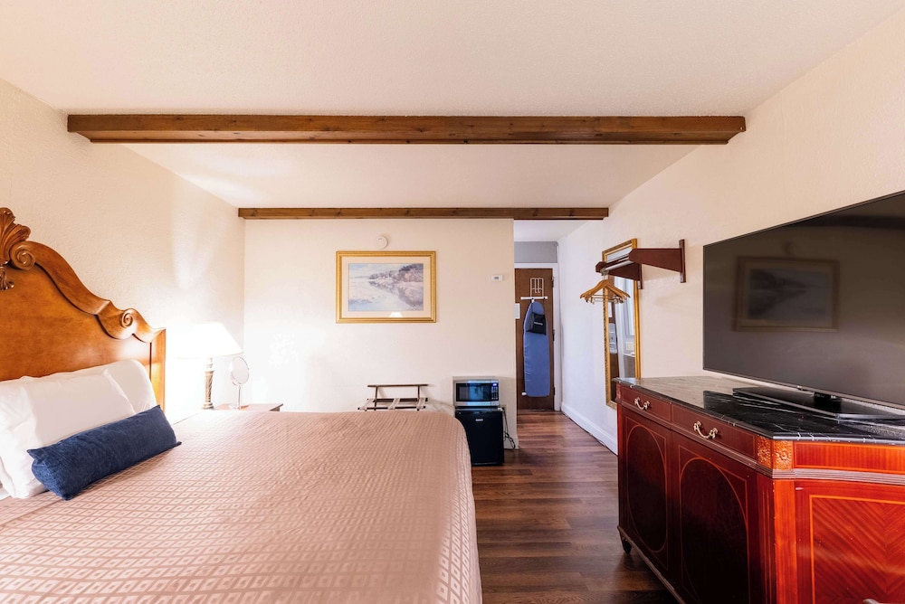 Fireside Inn & Suites Bangor - photo 21