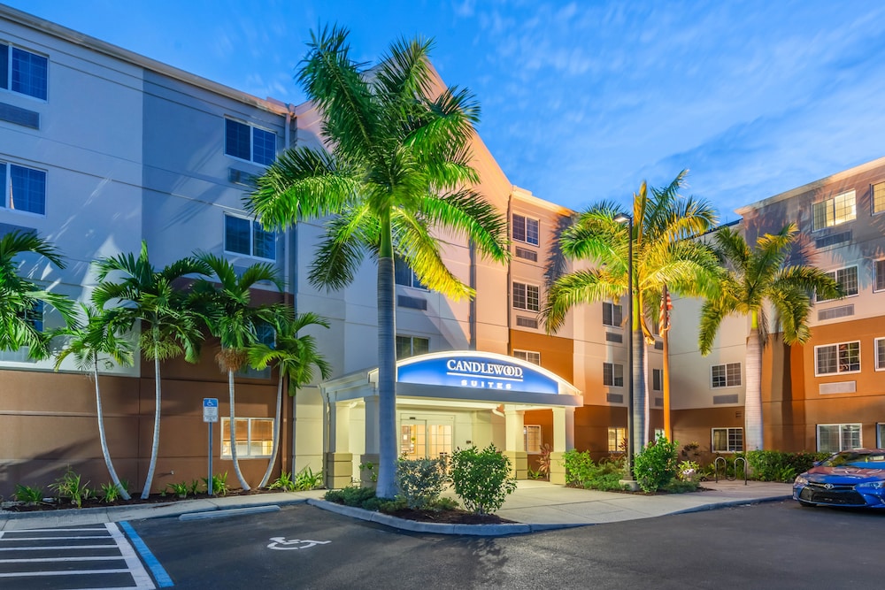 Candlewood Suites Fort Myers Sanibel Gateway by IHG - photo 28