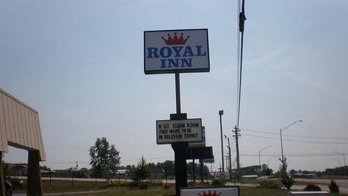 Royal Inn Crossville - photo 8