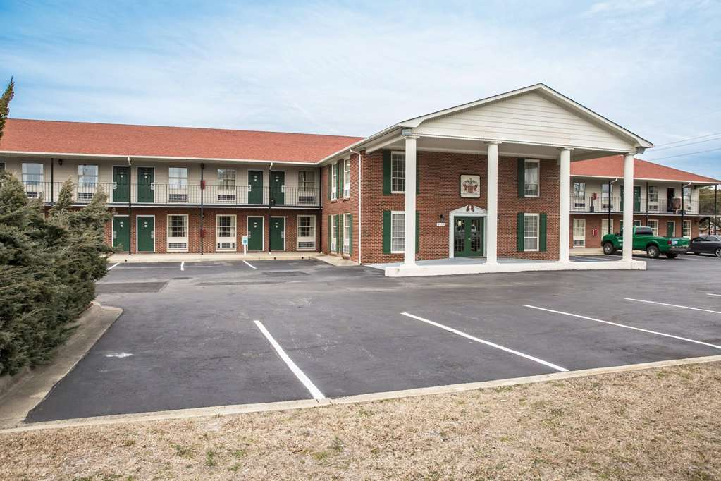 Econo Lodge Crystal Coast - photo 2