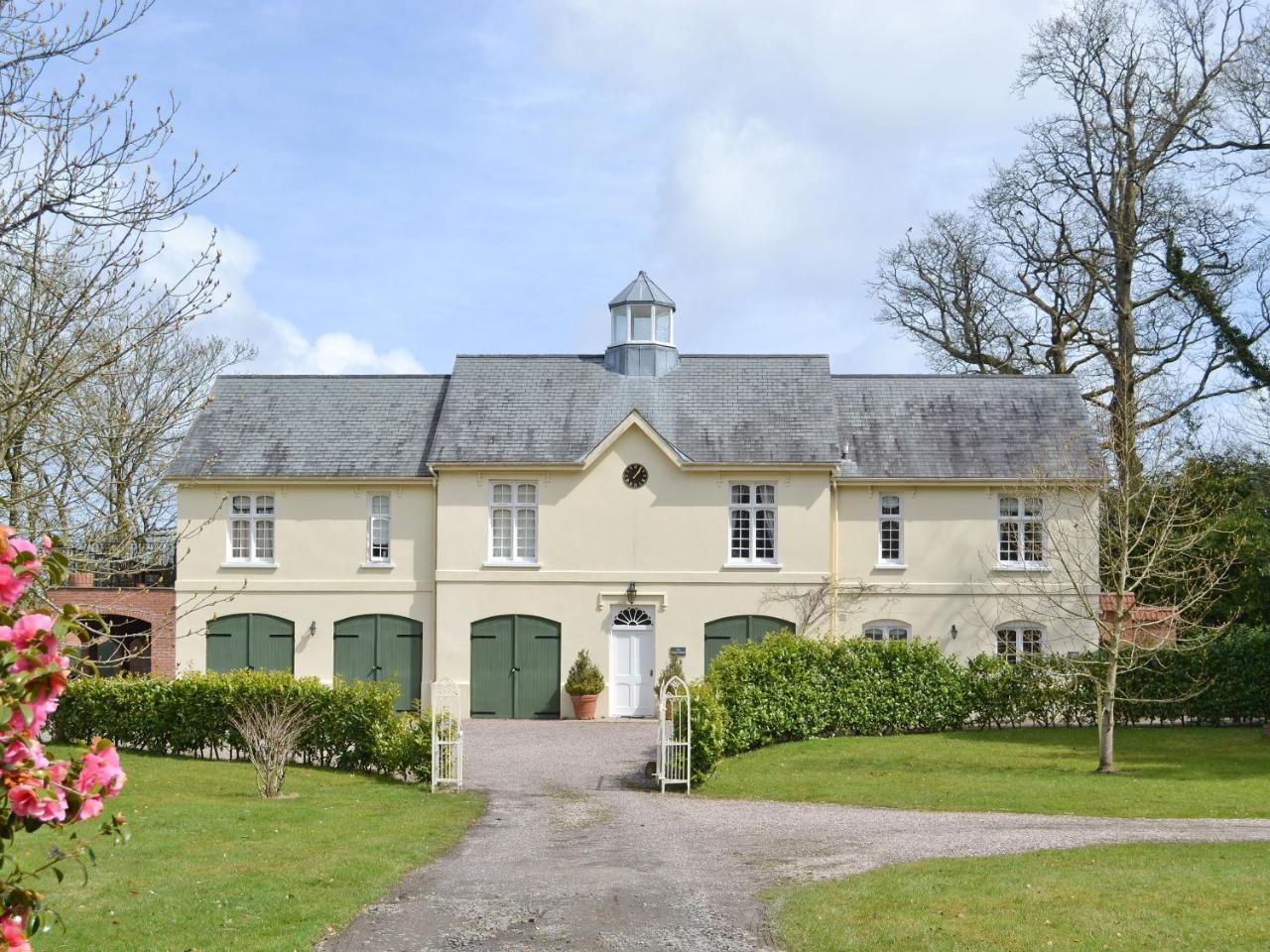 Garden Cottage — 5-Star Luxury Hotel in Bideford, United Kingdom