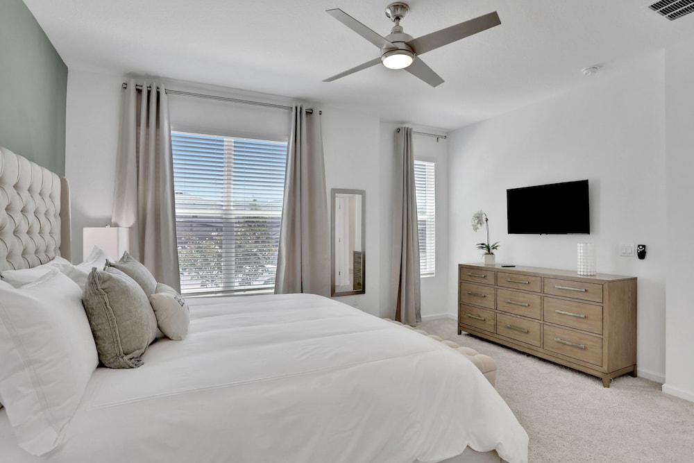 2382zbp Solara Resort 5 Bedroom Townhouse by RedAwning - photo 2