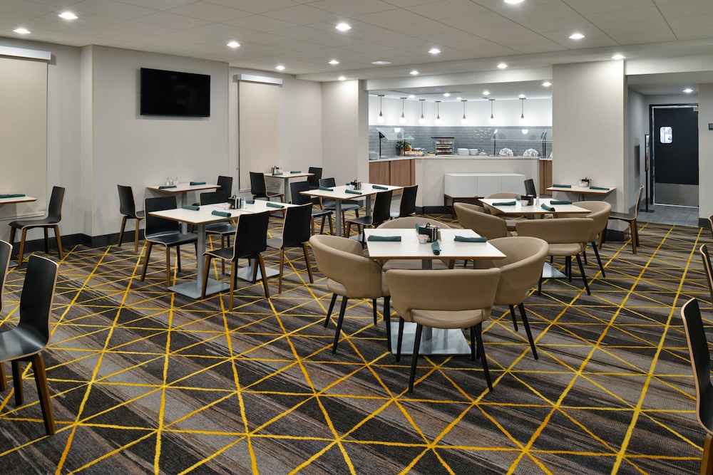 Holiday Inn Hotel & Suites Overland Park Convention Center - photo 45