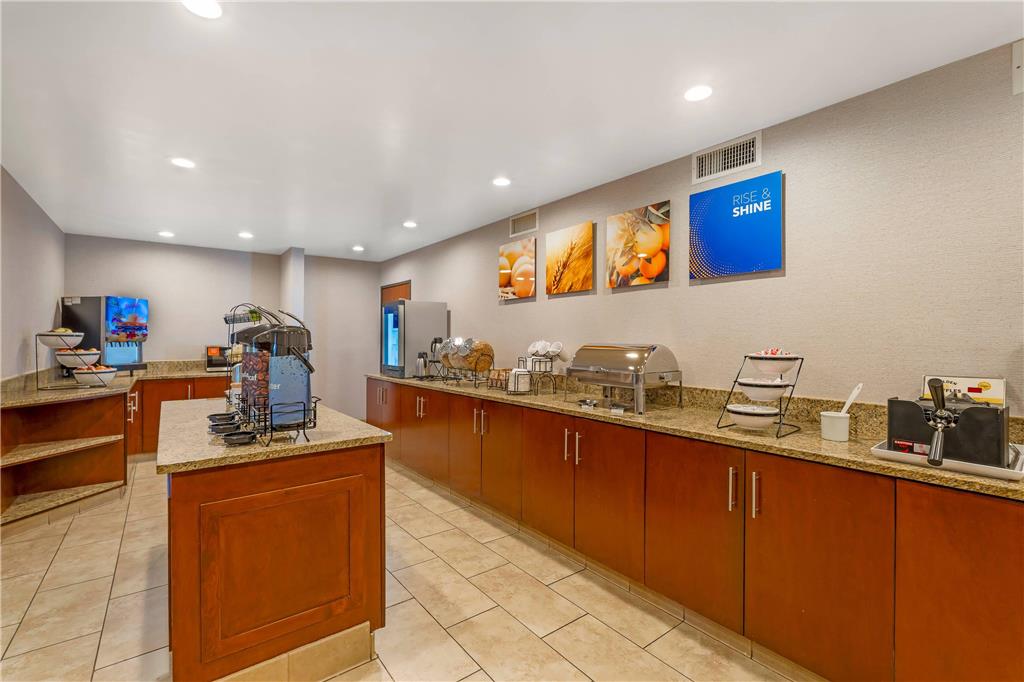 Comfort Inn Anaheim Resort - photo 25